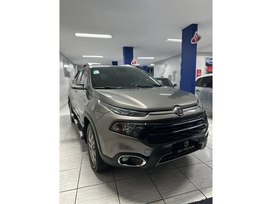 FIAT TORO 2.0 16V TURBO DIESEL RANCH 4WD AT9 FIAT TORO 2.0 16V TURBO DIESEL RANCH 4WD AT9
